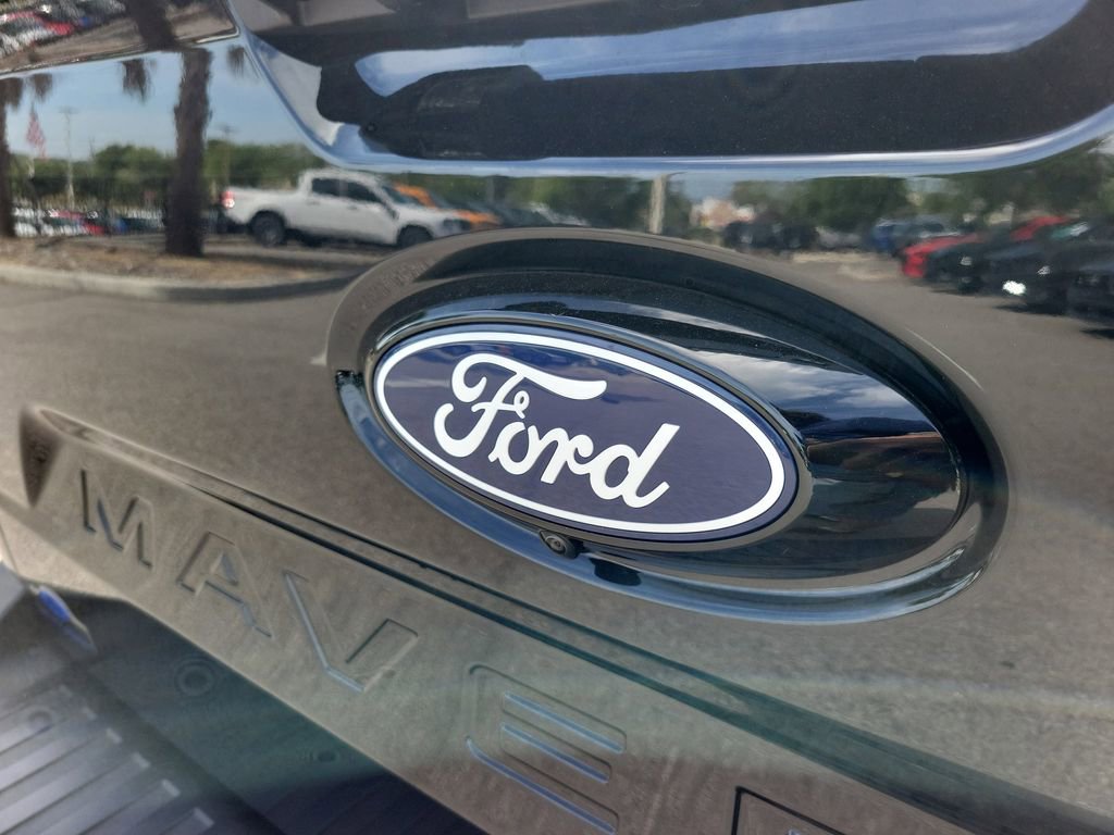 New 2026 Ford Maverick Lariat w/ Black Appearance Package image 7