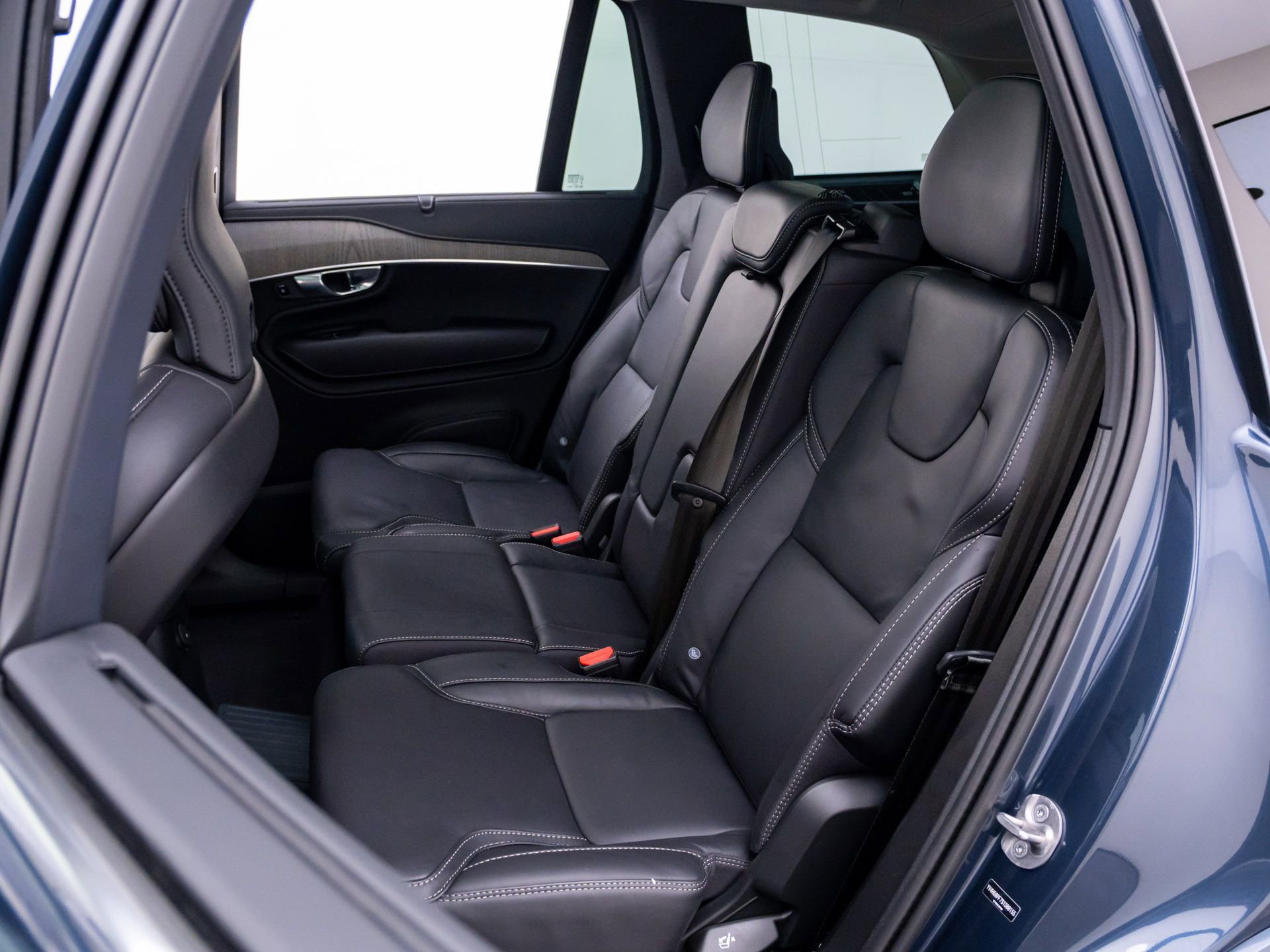 Used 2025 Volvo XC90 T8 Ultra w/ Protection Package Premier AWD/4WD image 18