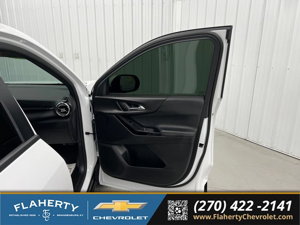 Used 2026 Chevrolet Equinox LT AWD/4WD image 14
