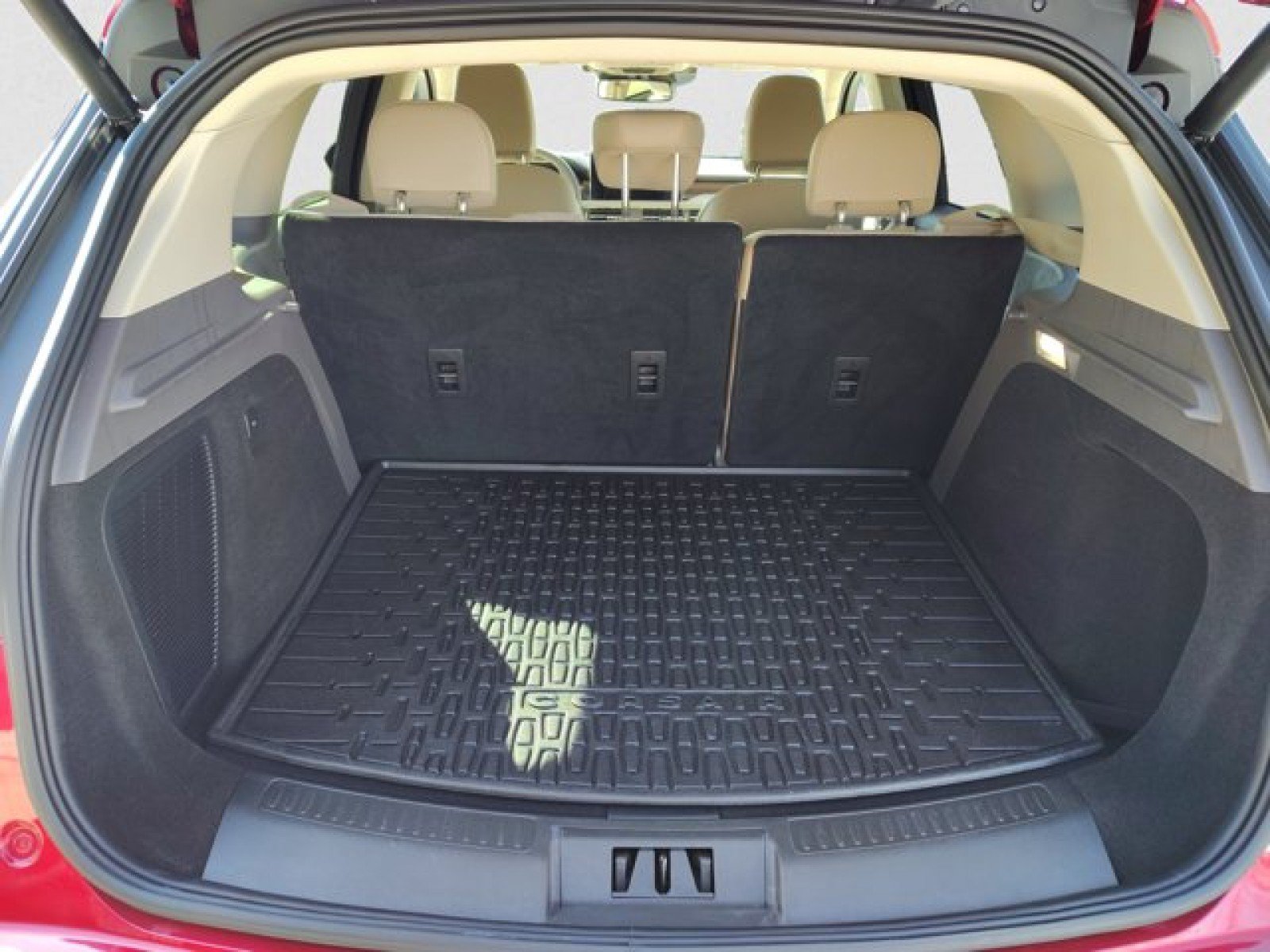 Used 2023 Lincoln Corsair Reserve w/ Rear Removable Package Tray AWD/4WD image 18