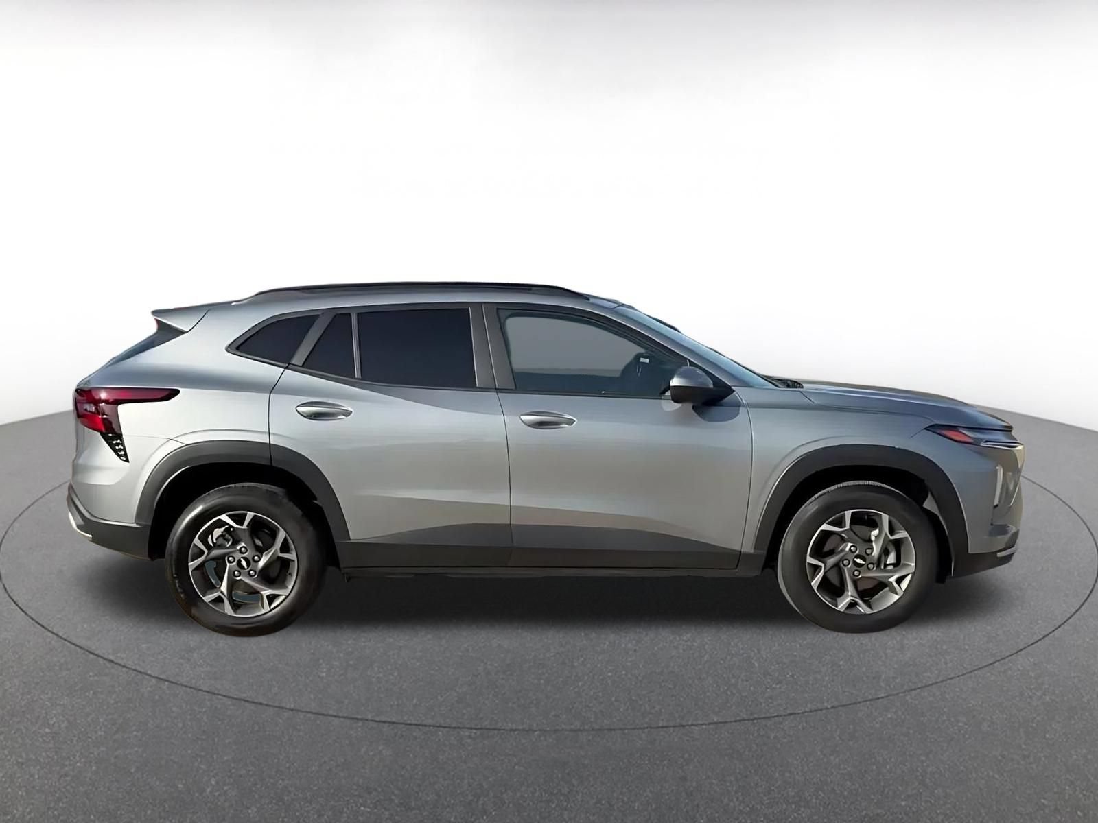 Used 2025 Chevrolet Trax LT FWD image 16