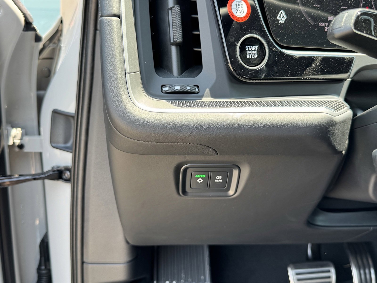 New 2025 Porsche Cayenne Turbo image 24