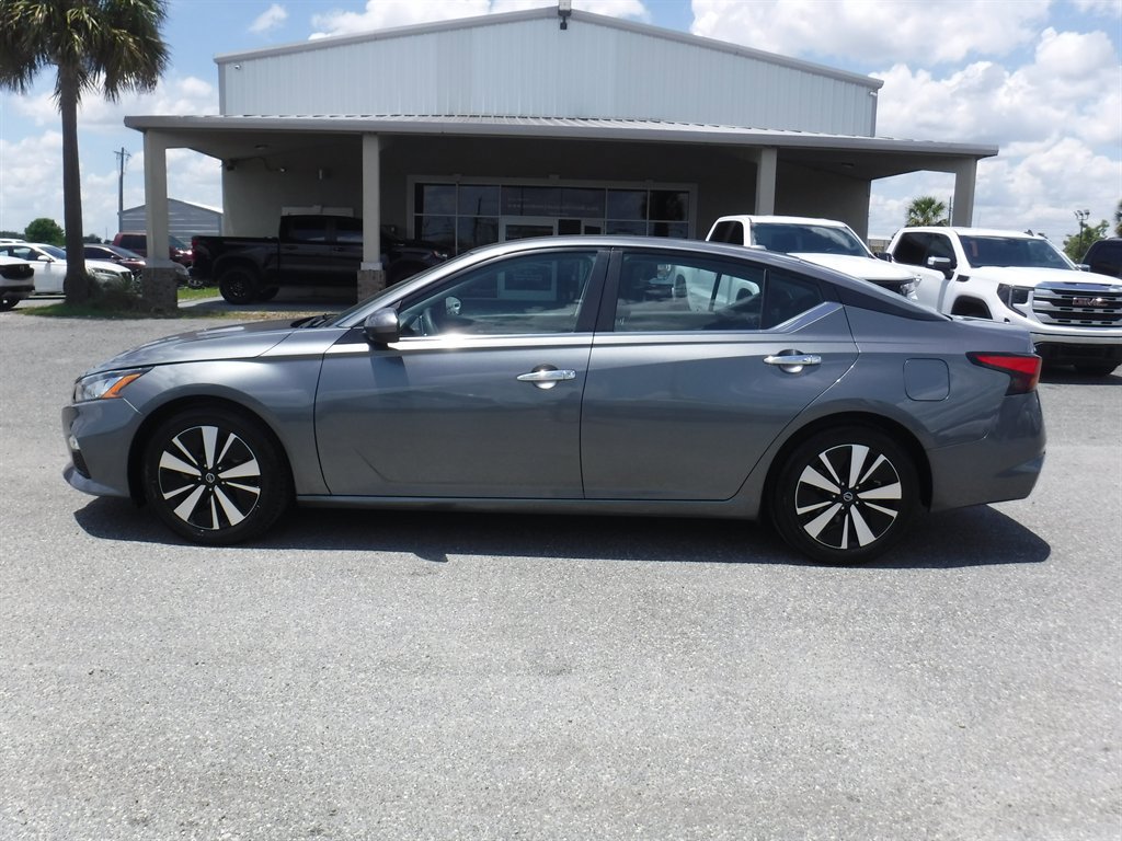 Used 2022 Nissan Altima 2.5 SV FWD image 1