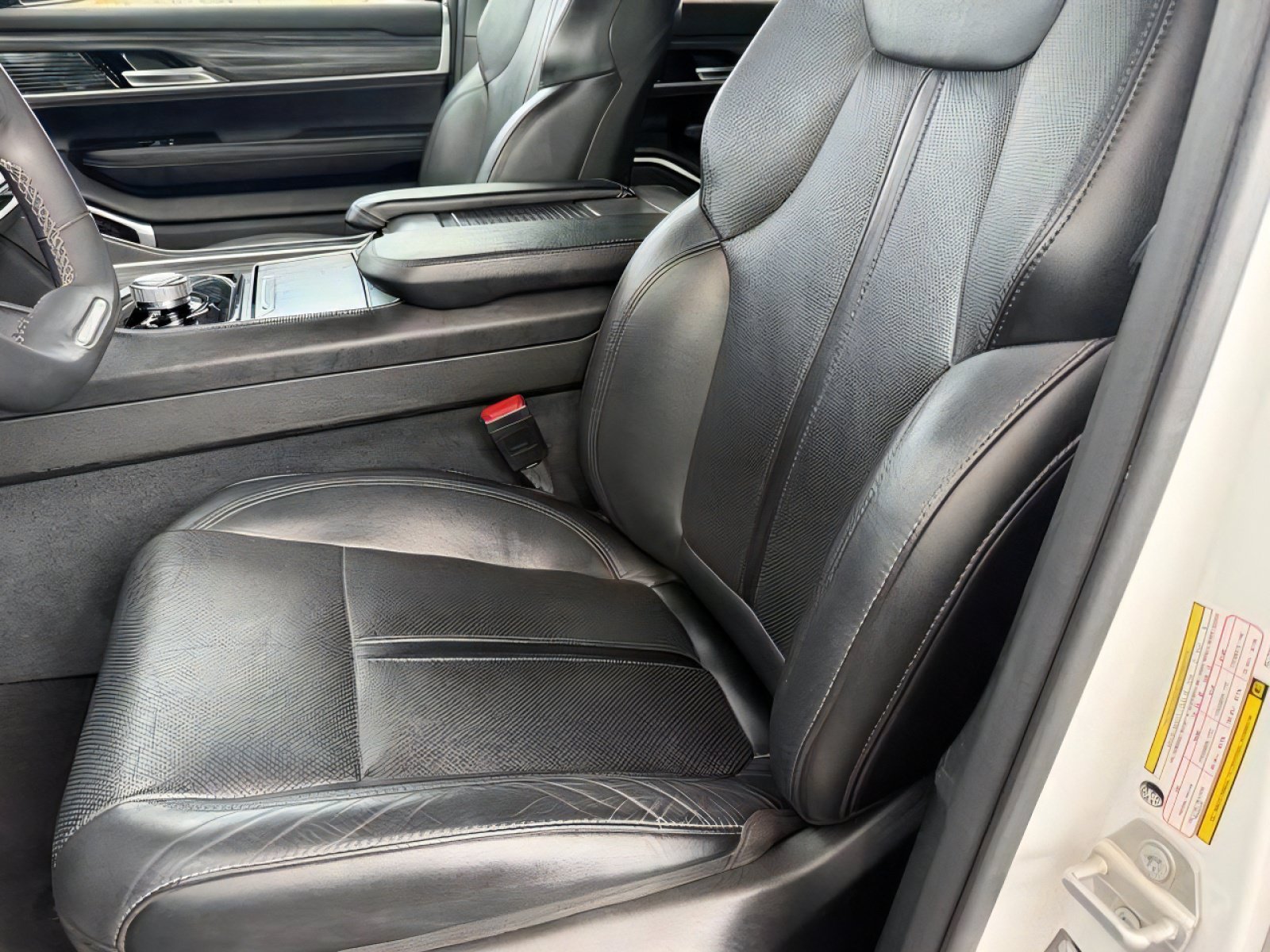 Used 2024 Jeep Wagoneer Series II w/ Flexible Seating Group RWD image 22