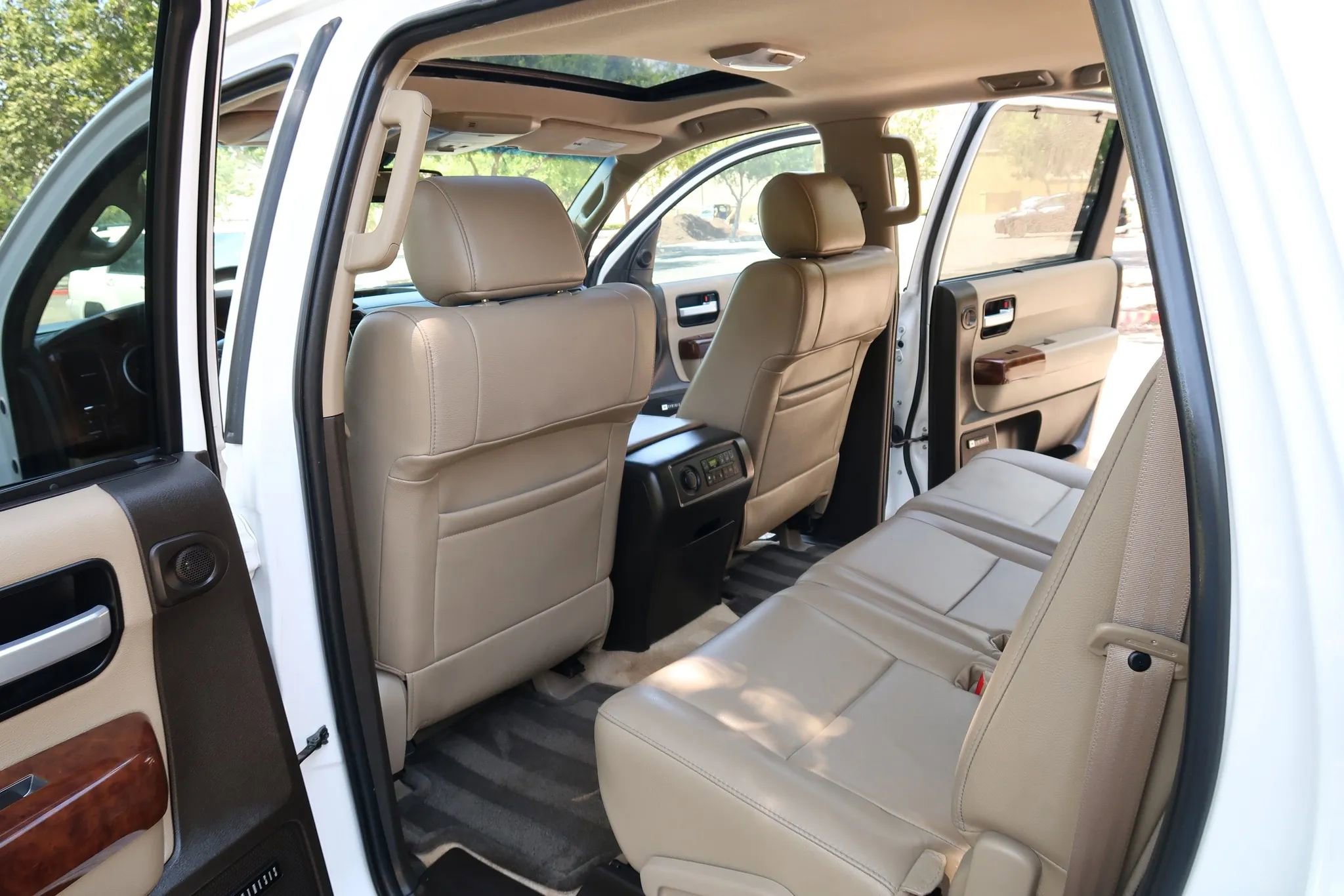 Used 2011 Toyota Sequoia Limited AWD/4WD image 19