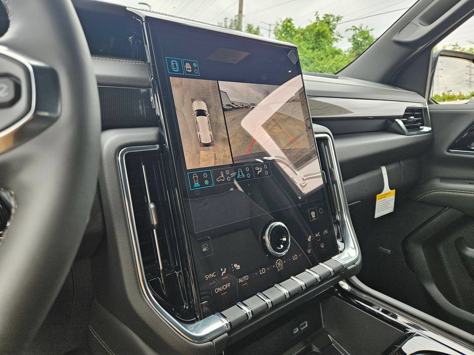 New 2026 GMC Yukon Elevation AWD/4WD image 17
