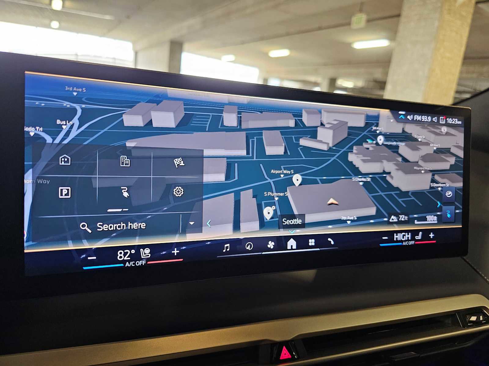 Used 2024 BMW iX xDrive50 w/ Premium Package image 15