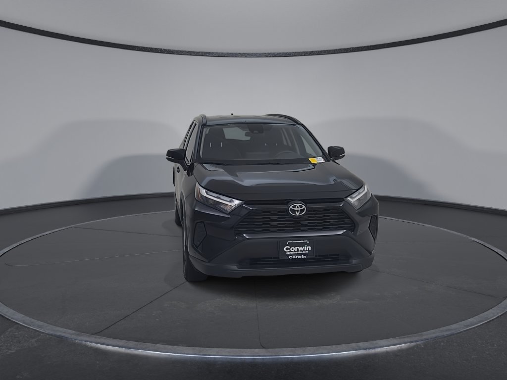 Used 2025 Toyota RAV4 XLE AWD/4WD image 4