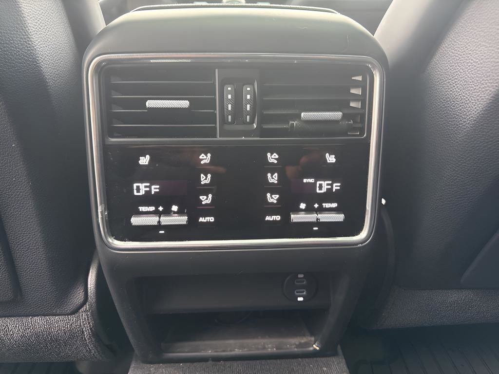 Used 2023 Porsche Cayenne Base image 32