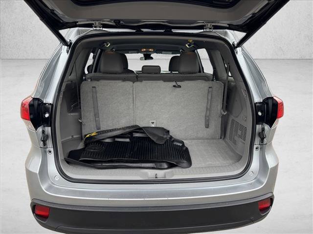Used 2018 Toyota Highlander Plus AWD/4WD image 8