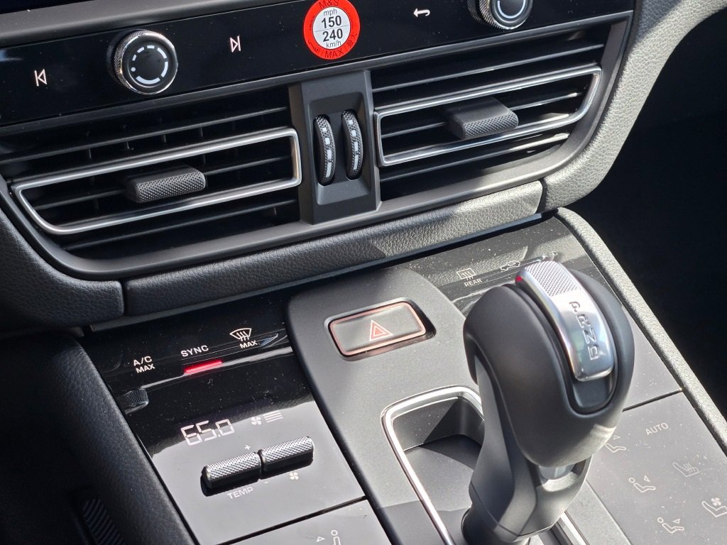 New 2026 Porsche Macan image 25