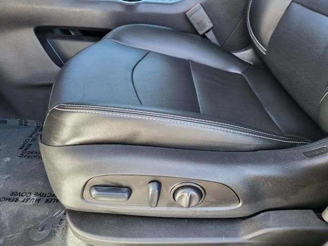 Used 2024 GMC Terrain SLT image 14