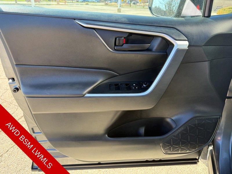 Used 2019 Toyota RAV4 LE w/ All Weather Liner Package AWD/4WD image 19