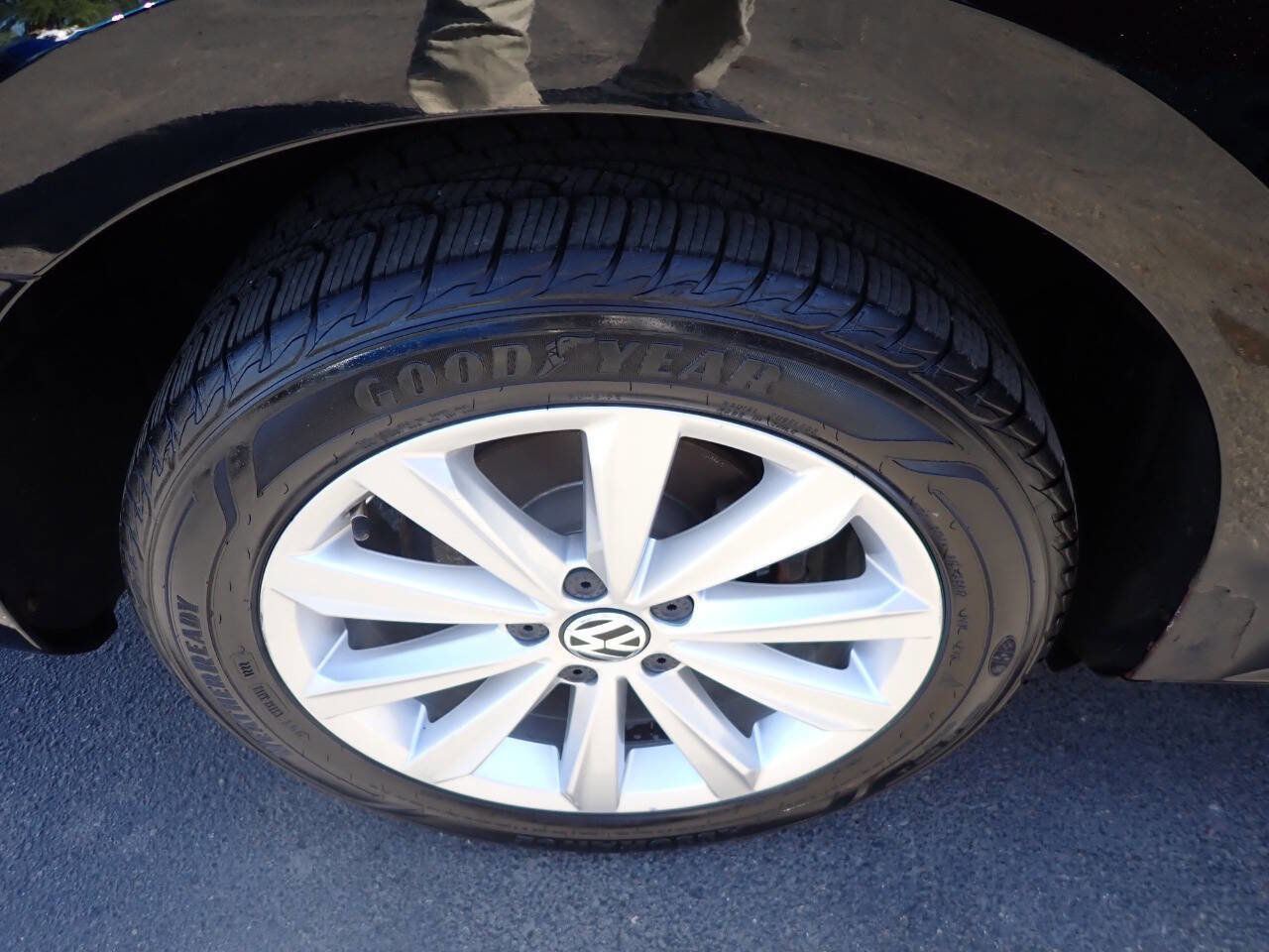 Used 2012 Volkswagen Passat 2.5 SEL FWD image 11