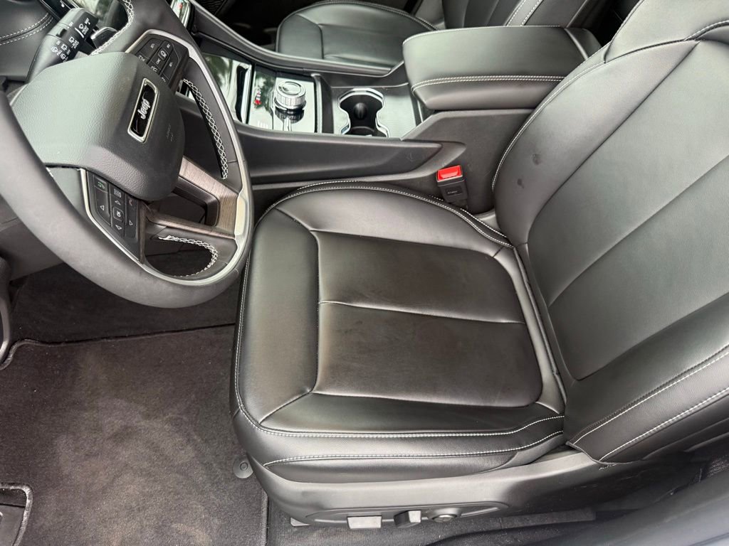 New 2026 Jeep Grand Cherokee Limited w/ Limited Altitude Package AWD/4WD image 16