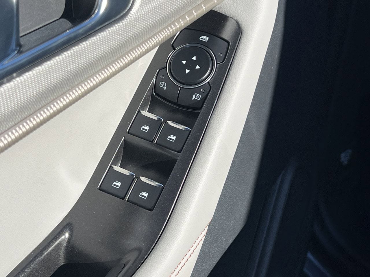 New 2026 Ford Explorer Active w/ Active Comfort Package image 15