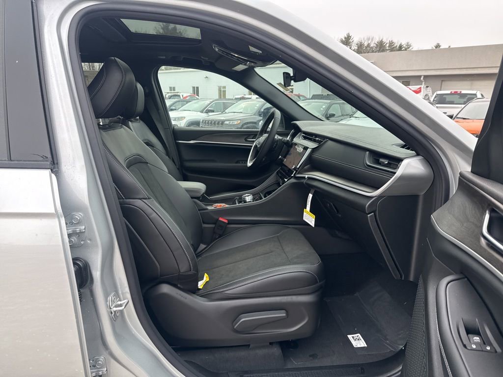 New 2026 Jeep Grand Cherokee Laredo image 29