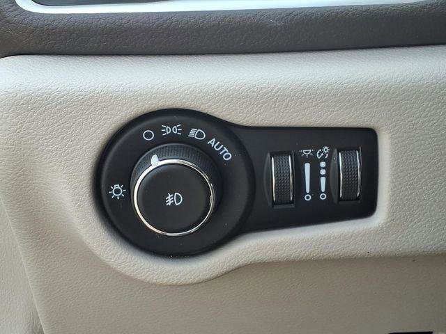 Used 2021 Chrysler Pacifica Touring-L image 14