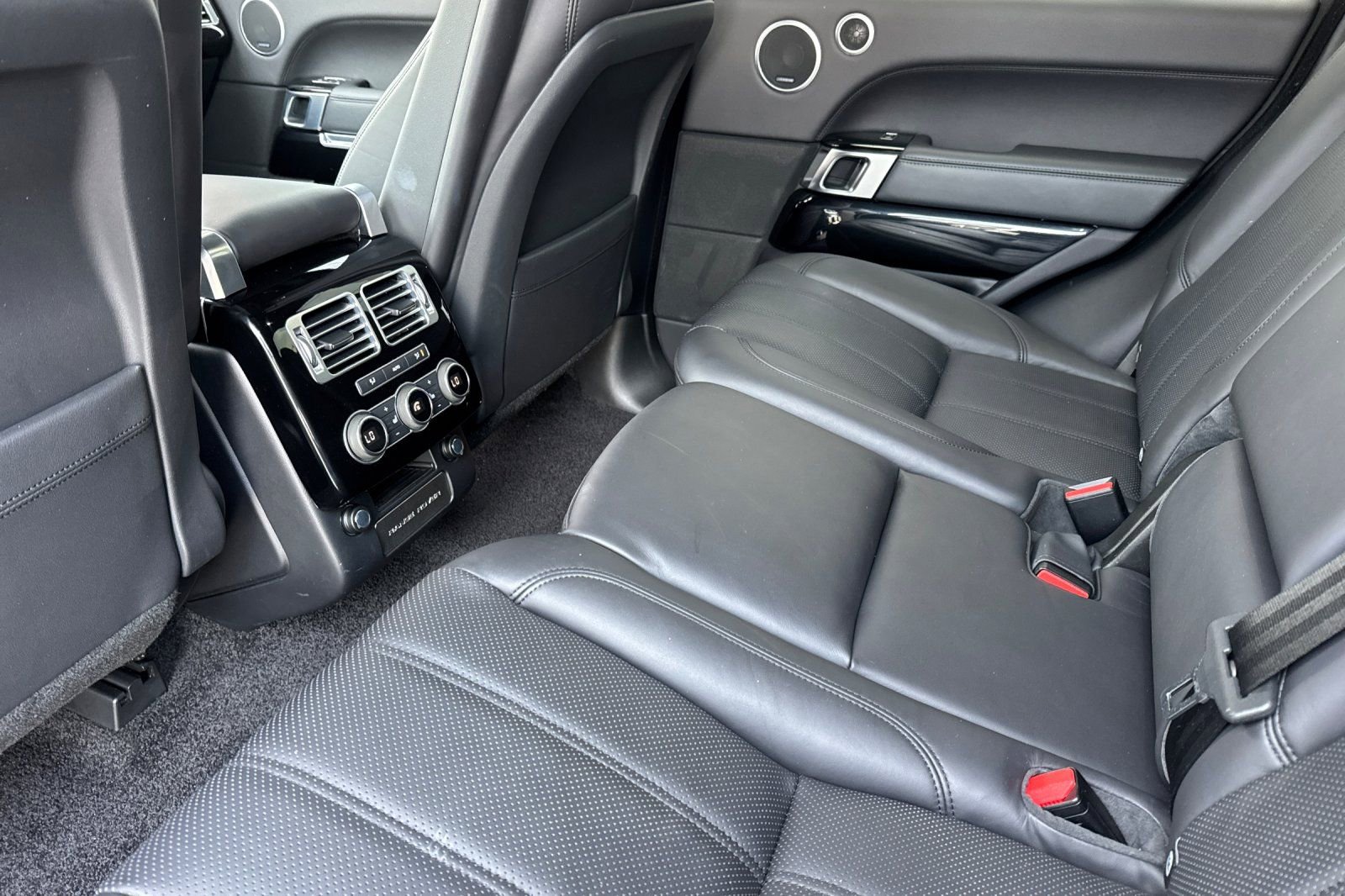 Used 2017 Land Rover Range Rover Supercharged AWD/4WD image 12