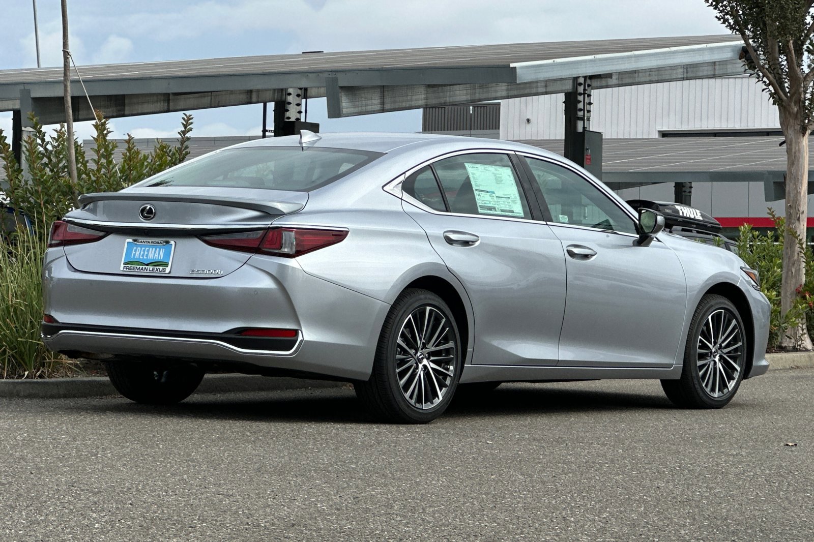 New 2025 Lexus ES 300h w/ Premium Package image 4