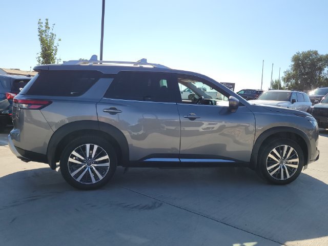 Used 2022 Nissan Pathfinder Platinum w/ Cargo Package AWD/4WD image 6