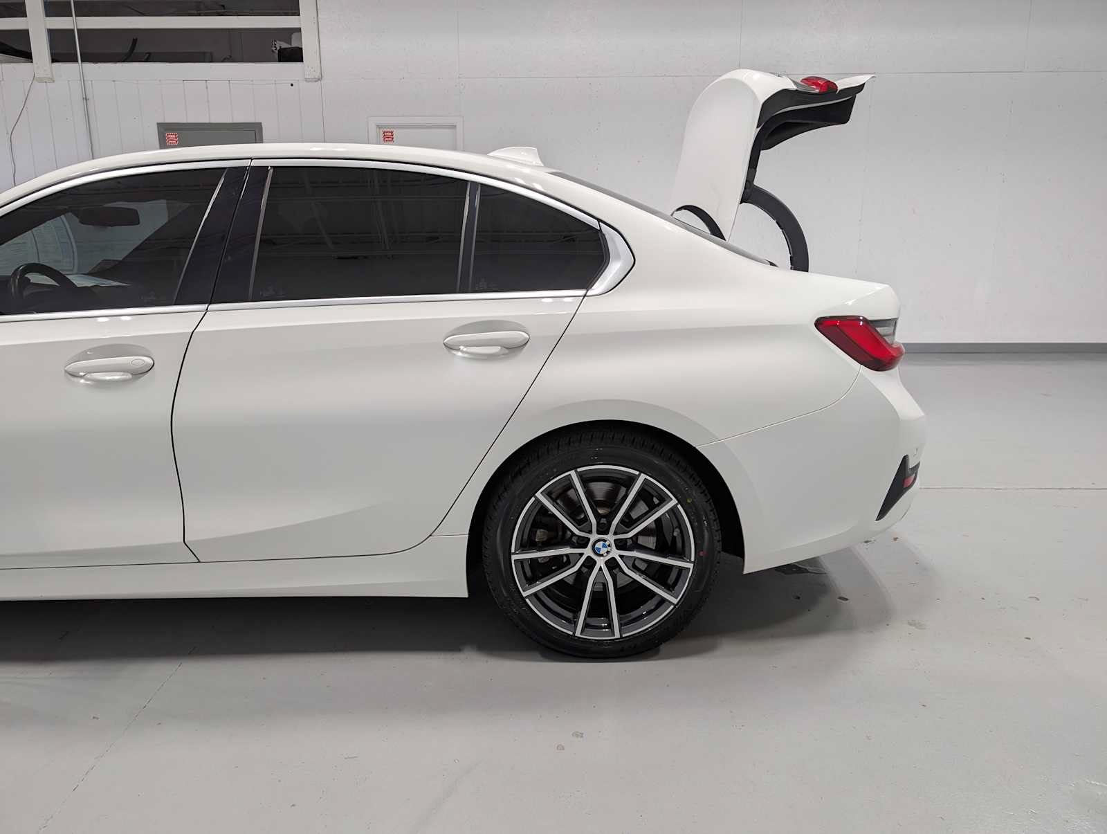 Used 2021 BMW 330i xDrive Sedan w/ Convenience Package AWD/4WD image 11