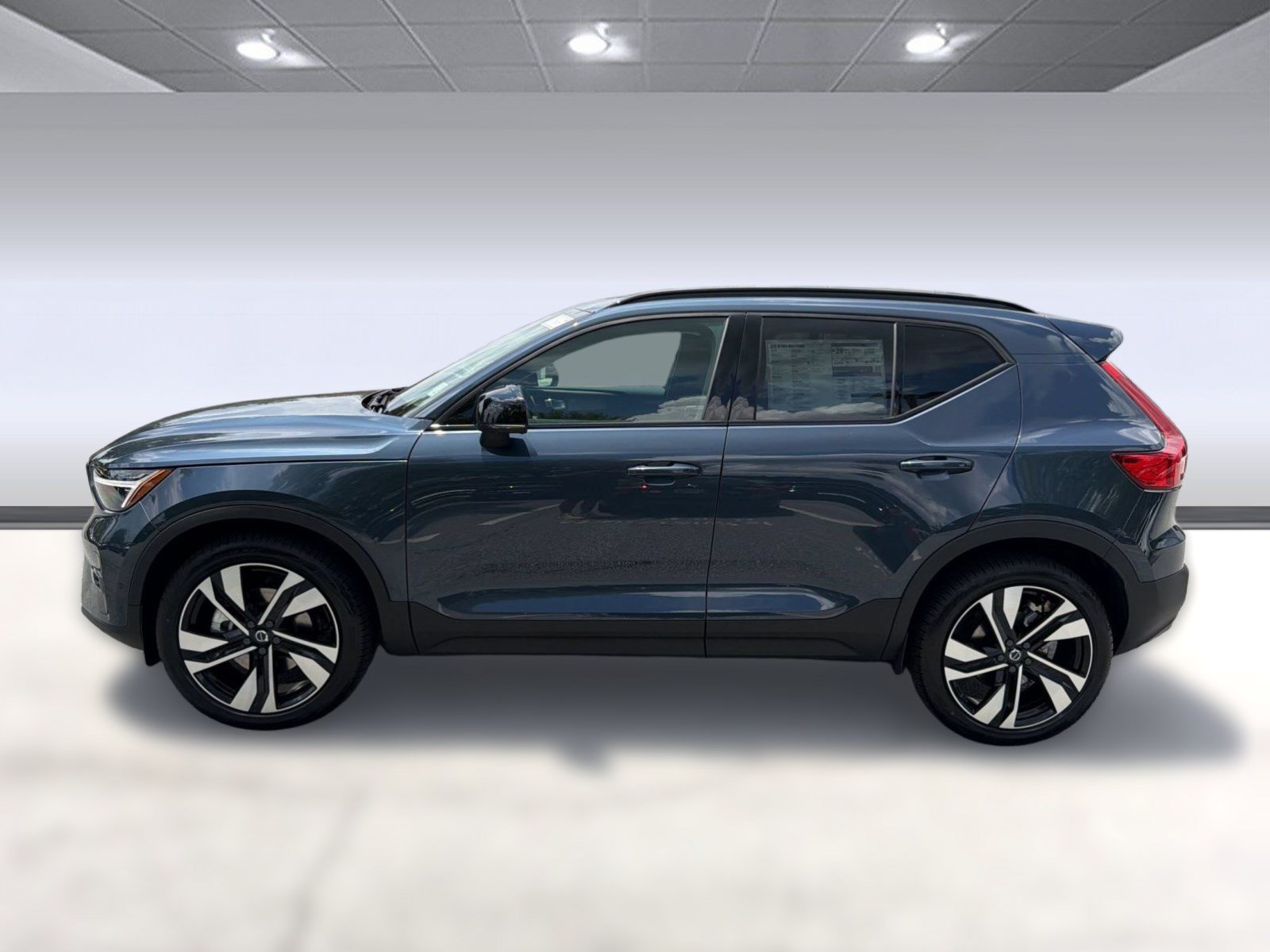 New 2026 Volvo XC40 B5 Ultra w/ Protection Package AWD/4WD image 2