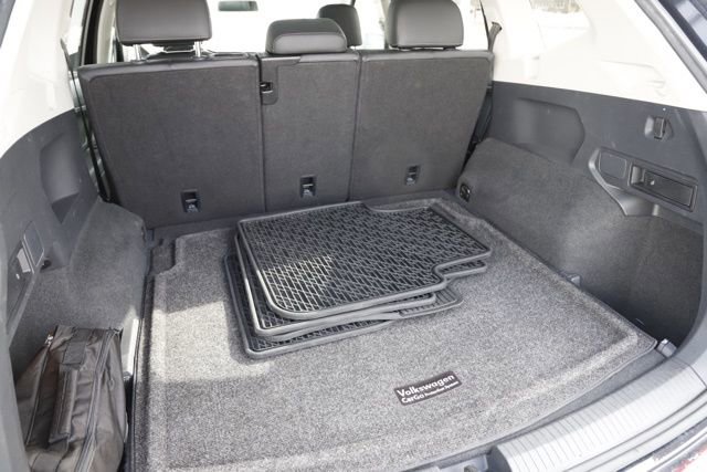 Used 2018 Volkswagen Tiguan SE w/ Panoramic Sunroof Package image 7