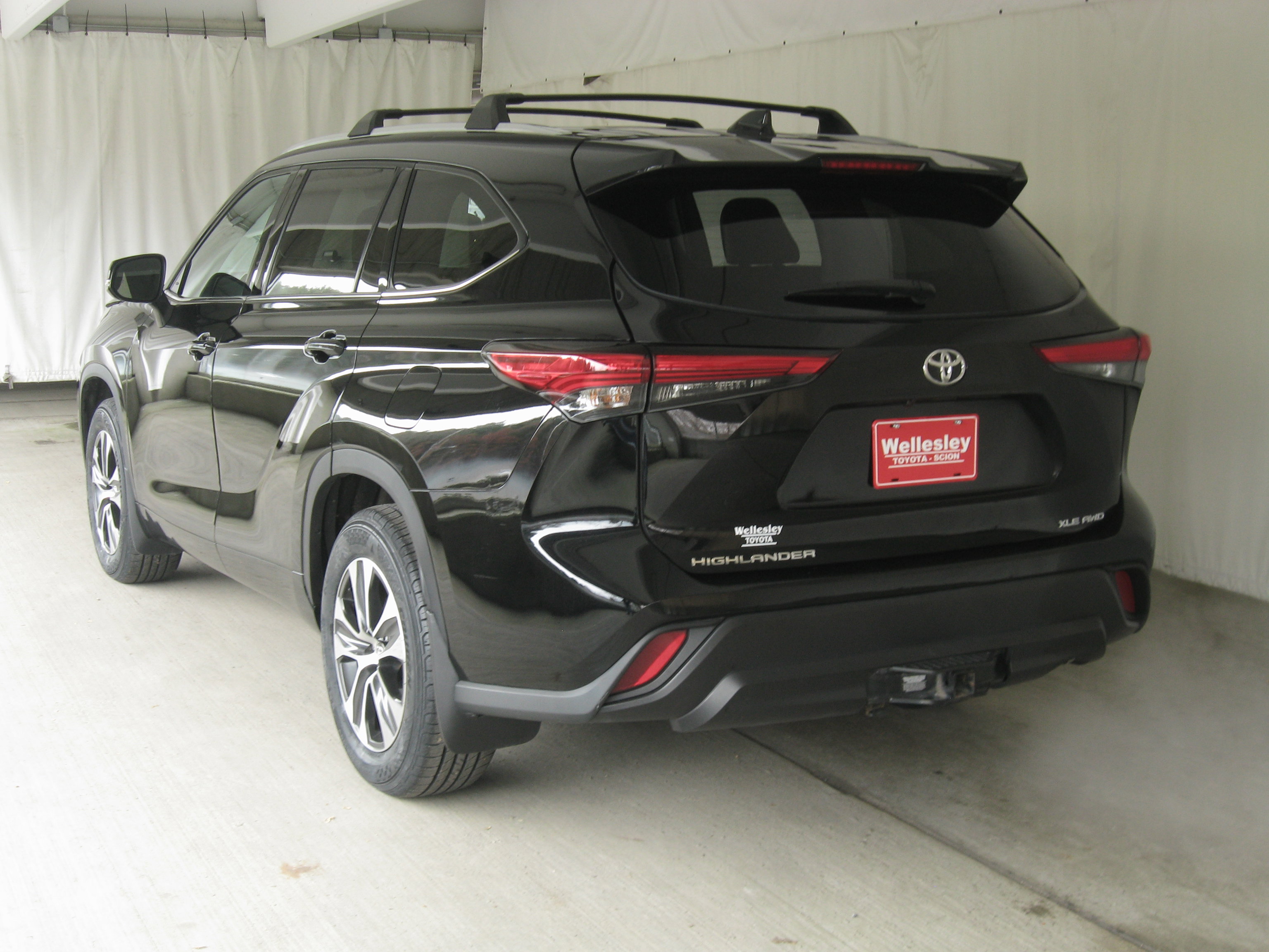Used 2022 Toyota Highlander XLE image 29