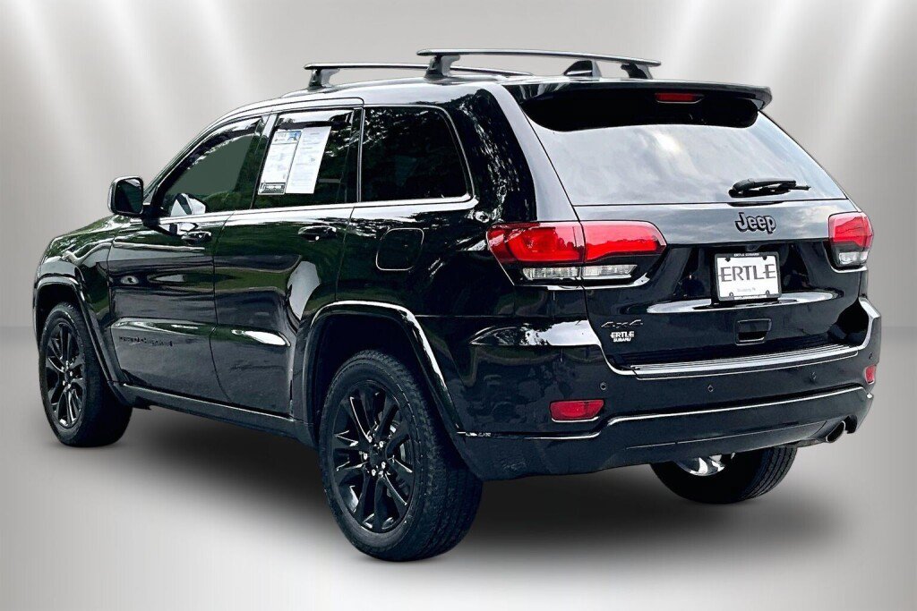 Used 2021 Jeep Grand Cherokee Laredo X AWD/4WD image 4