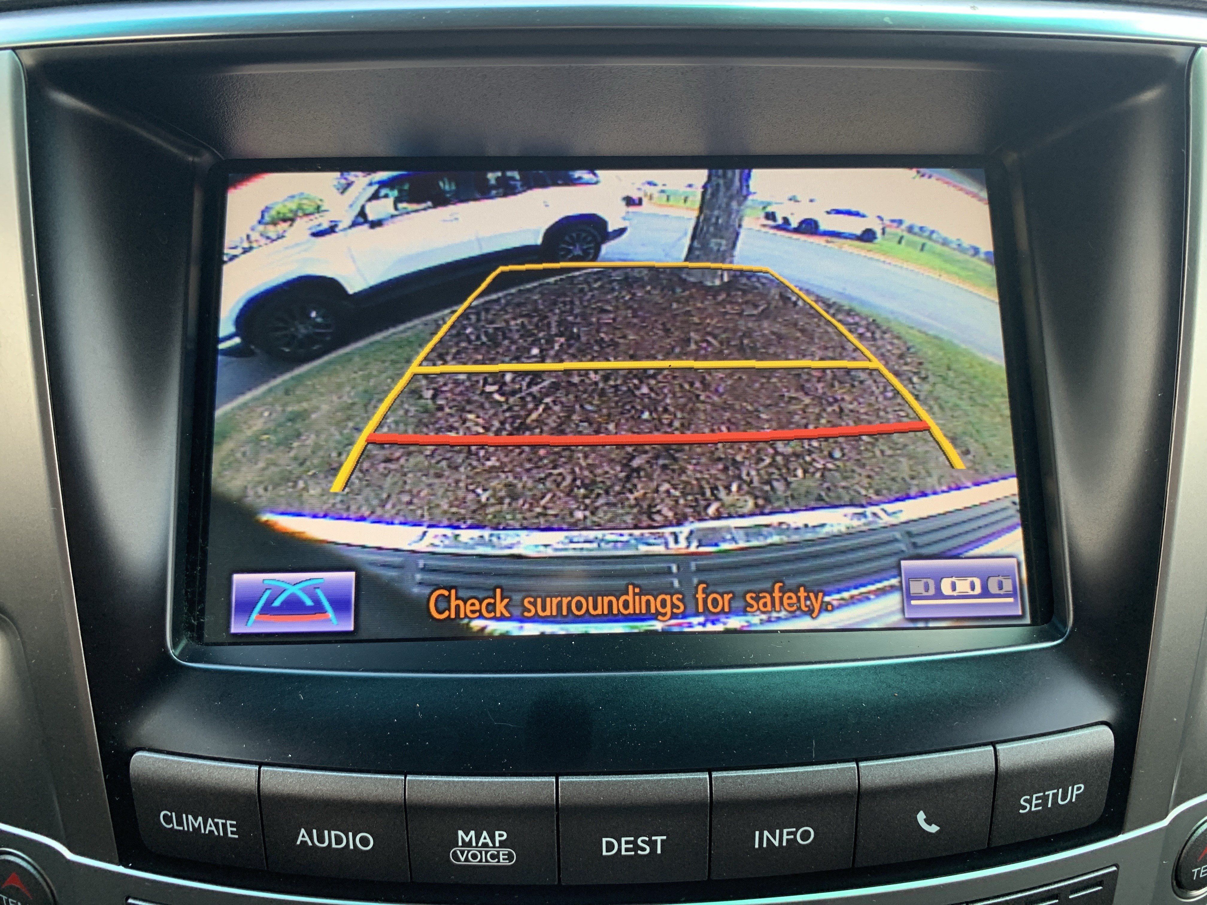 Used 2015 Lexus LX 570 4WD w/ Luxury Package image 25