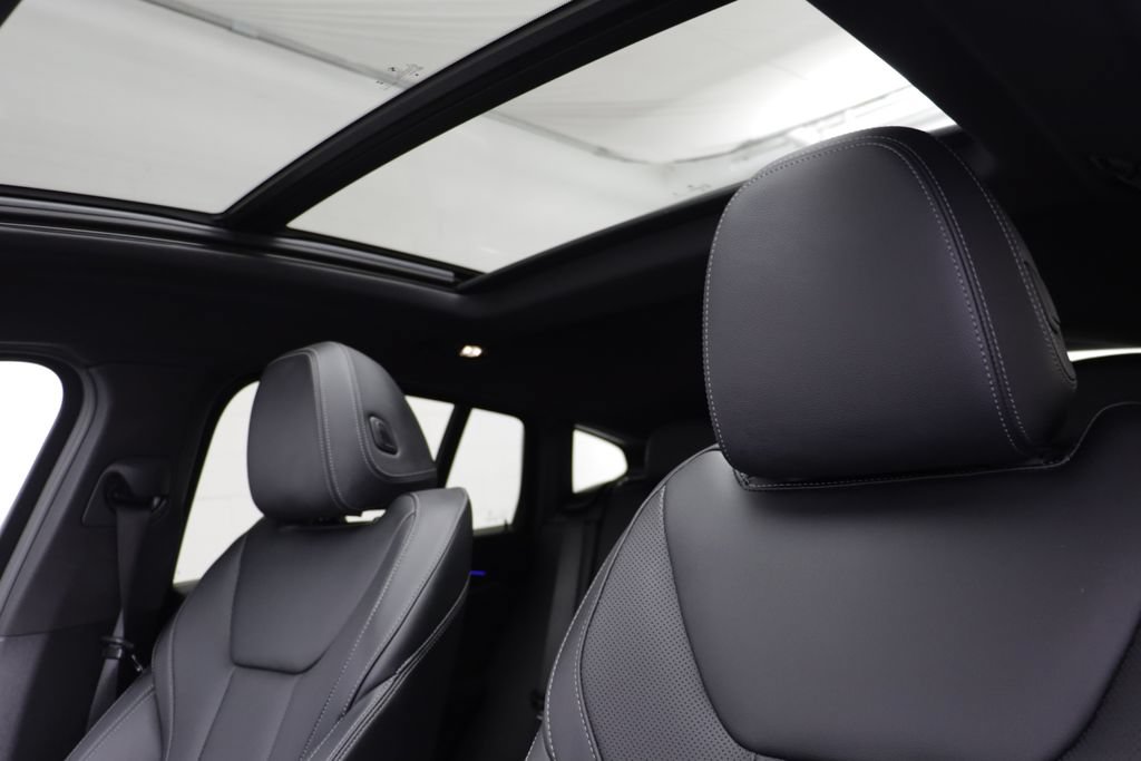 Certified 2025 BMW X4 xDrive30i AWD/4WD image 12