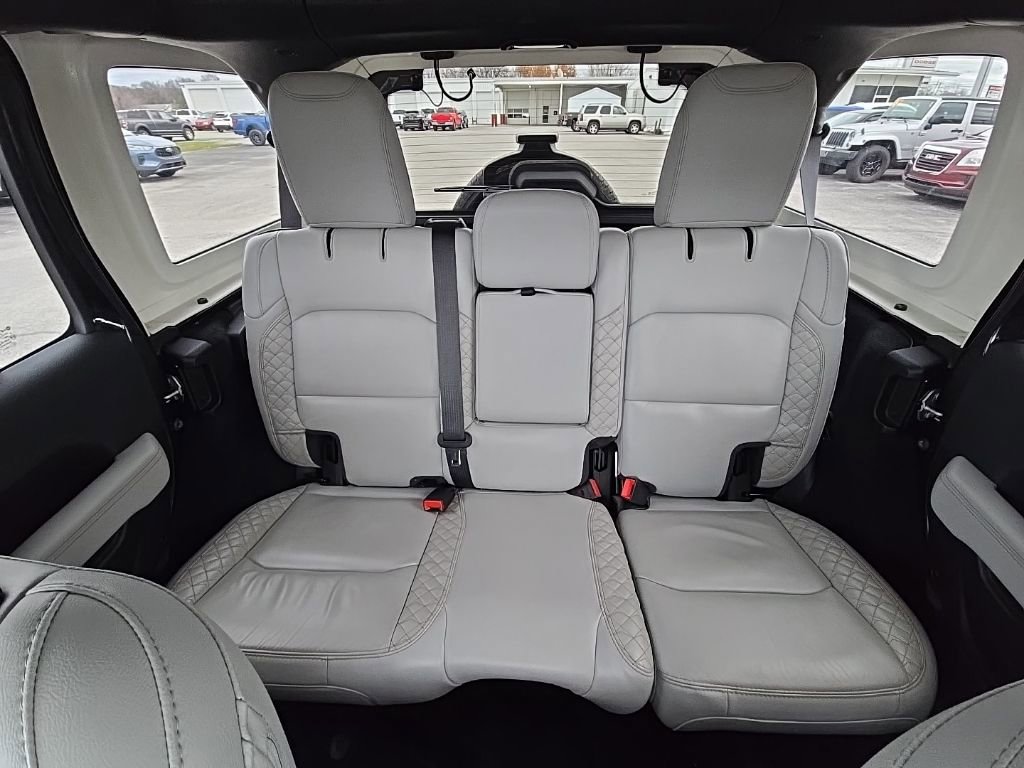 Used 2021 Jeep Wrangler Unlimited Sahara image 40