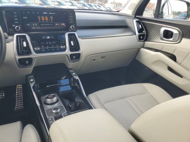 Certified 2022 Kia Sorento SX Prestige w/ Panoramic Sunroof Package image 14