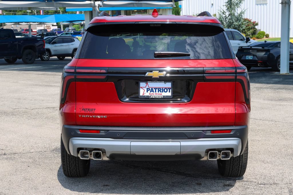 New 2026 Chevrolet Traverse LT w/ Sun and Wheel Package FWD image 4
