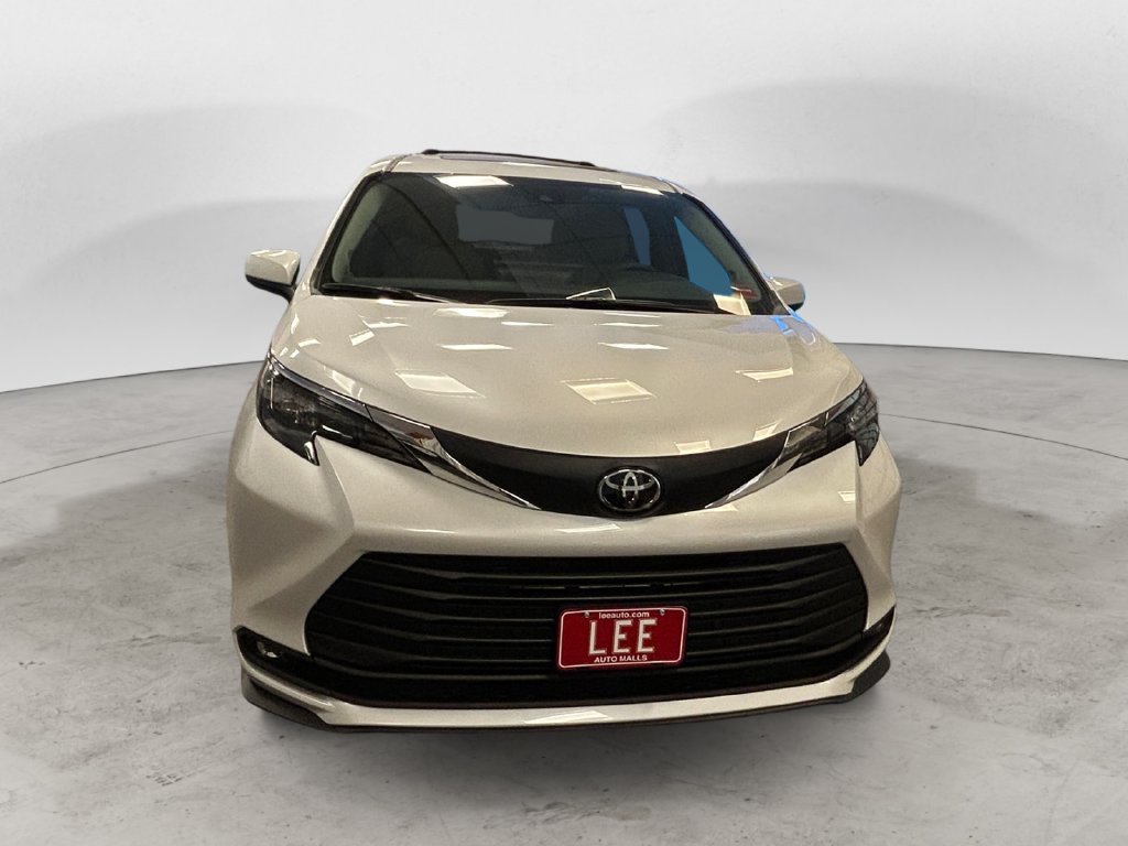 New 2026 Toyota Sienna XLE AWD/4WD image 8