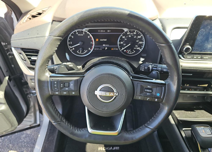 Used 2023 Nissan Rogue SV w/ SV Premium B Package FWD image 12