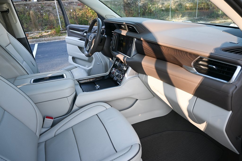 Used 2023 GMC Yukon Denali w/ Denali Reserve Package image 23