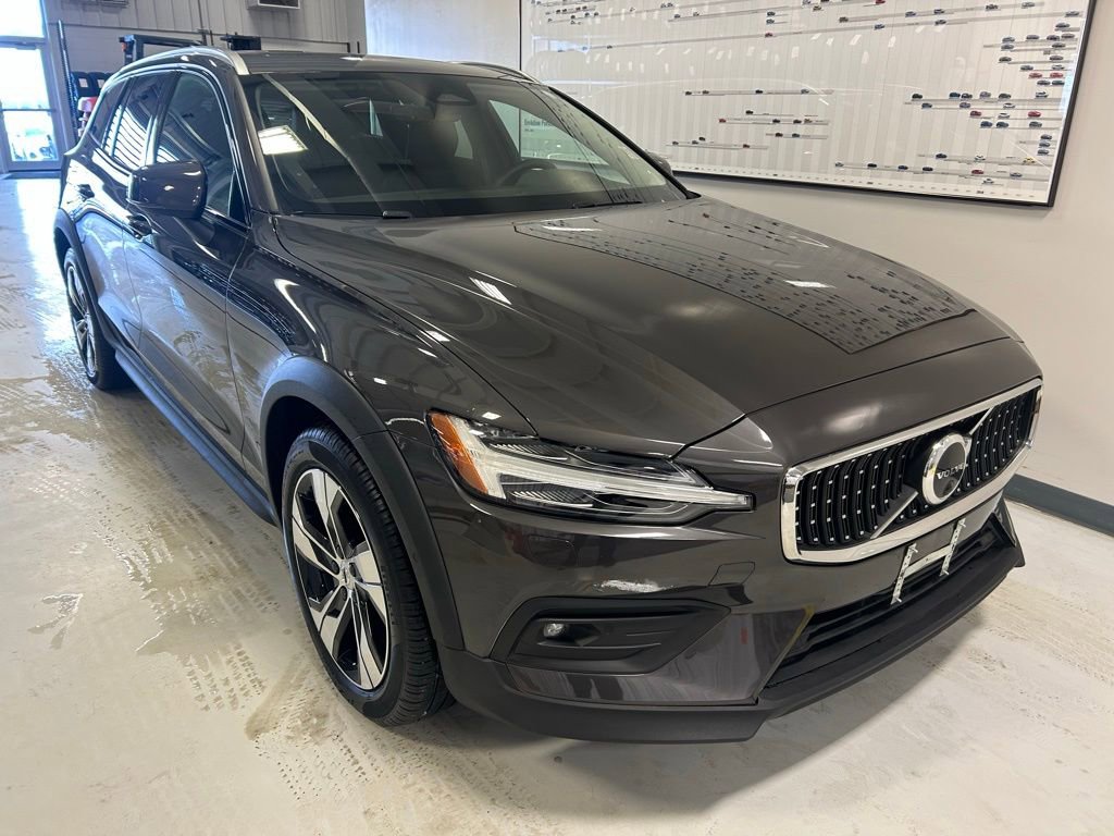 Used 2023 Volvo V60 B5 Cross Country Plus w/ Climate Package image 21