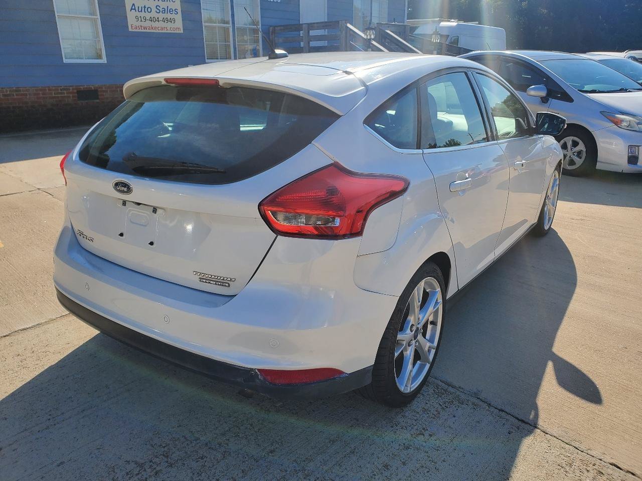 Used 2015 Ford Focus Titanium FWD image 9