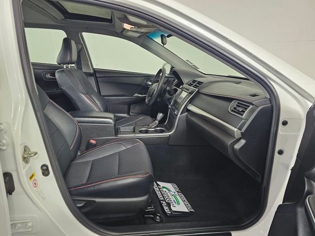 Used 2017 Toyota Camry SE image 11