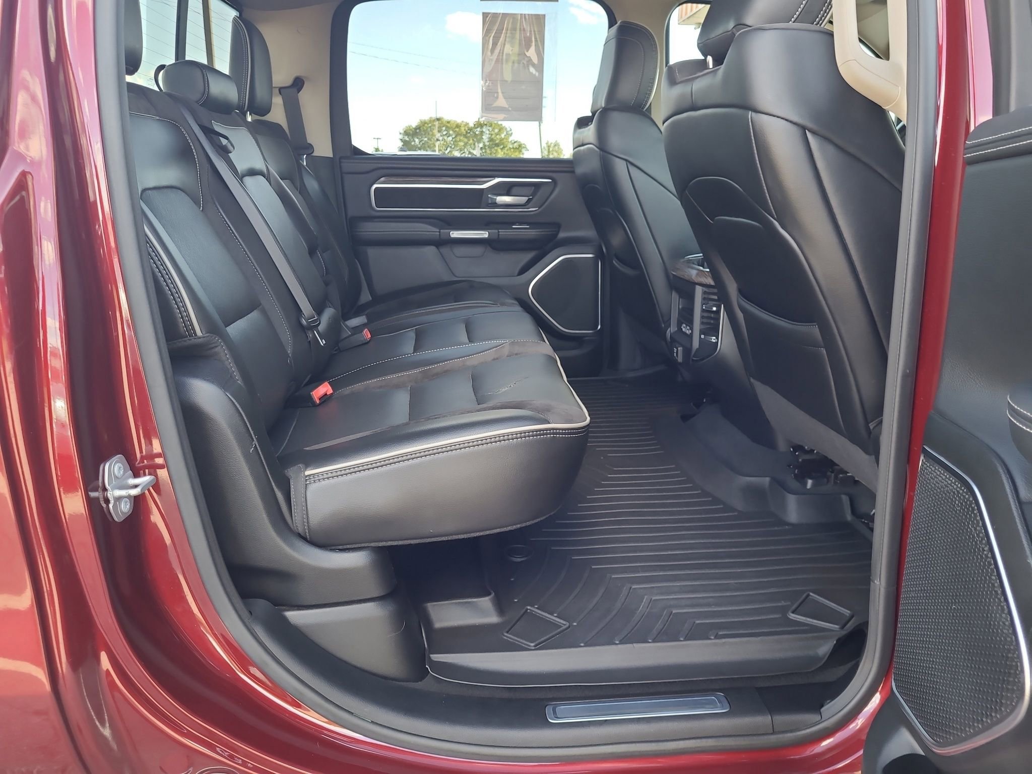 Used 2019 RAM 1500 Laramie image 31