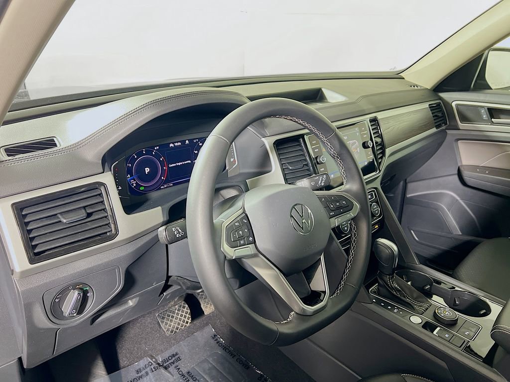 Used 2023 Volkswagen Atlas SE w/ Panoramic Sunroof Package image 9