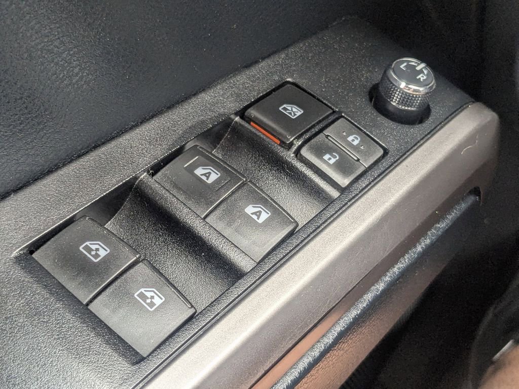 Used 2016 Toyota Tacoma Limited w/ Towing Package image 25