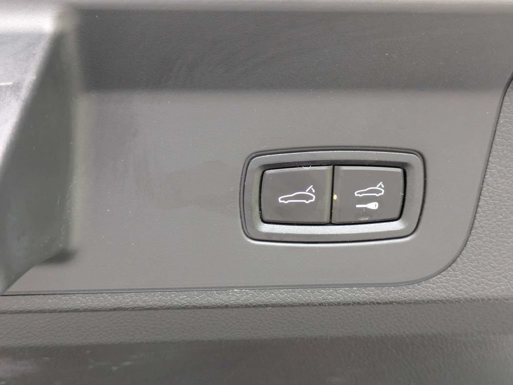 Used 2022 Porsche Panamera RWD image 15