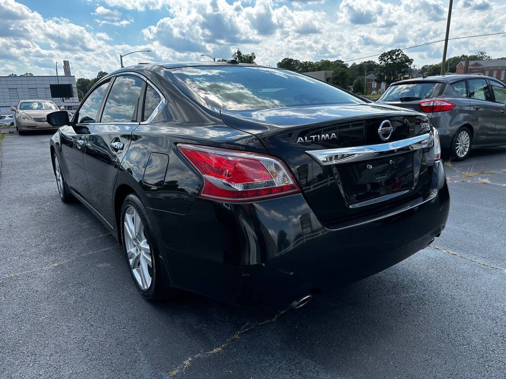 Used 2013 Nissan Altima 3.5 SL w/ Technology Pkg FWD image 5