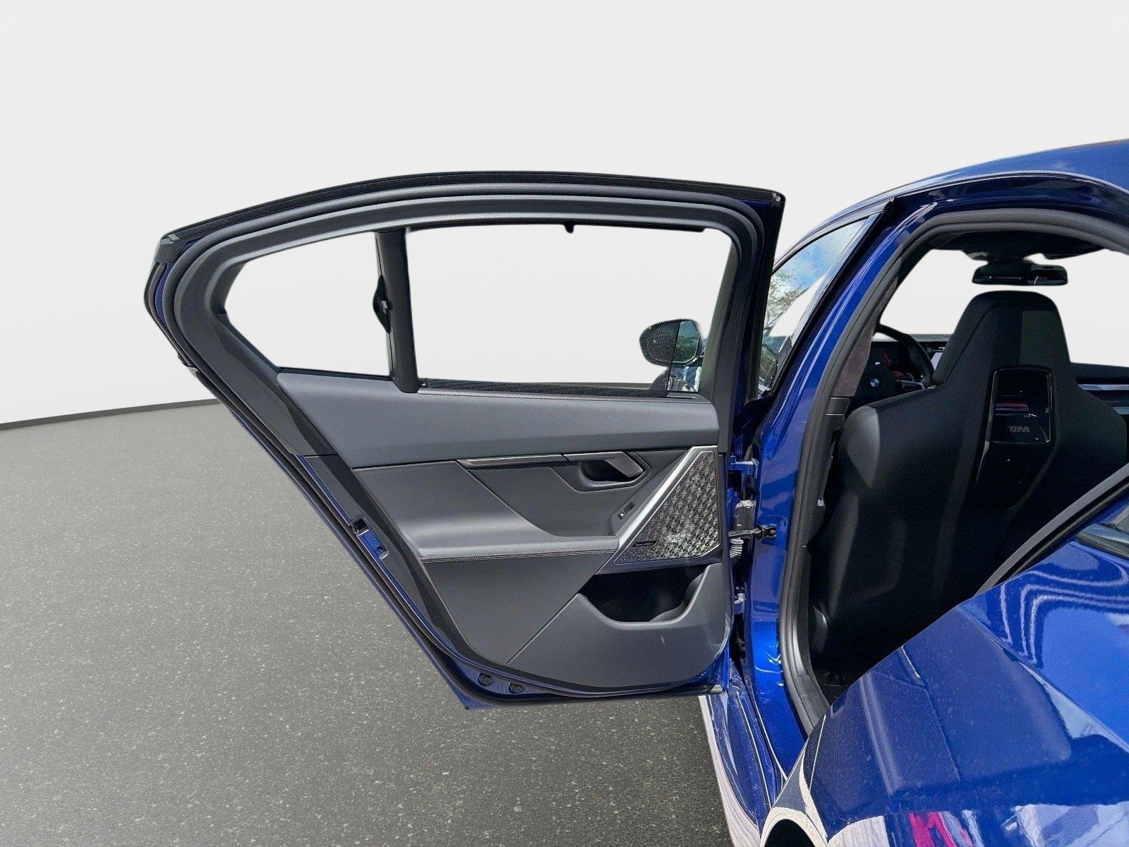 Used 2025 BMW M5 AWD/4WD image 30
