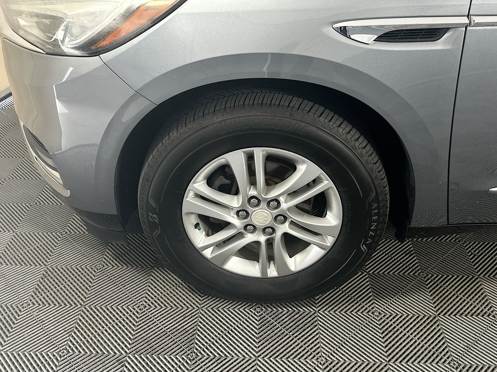Used 2018 Buick Enclave Essence FWD image 11
