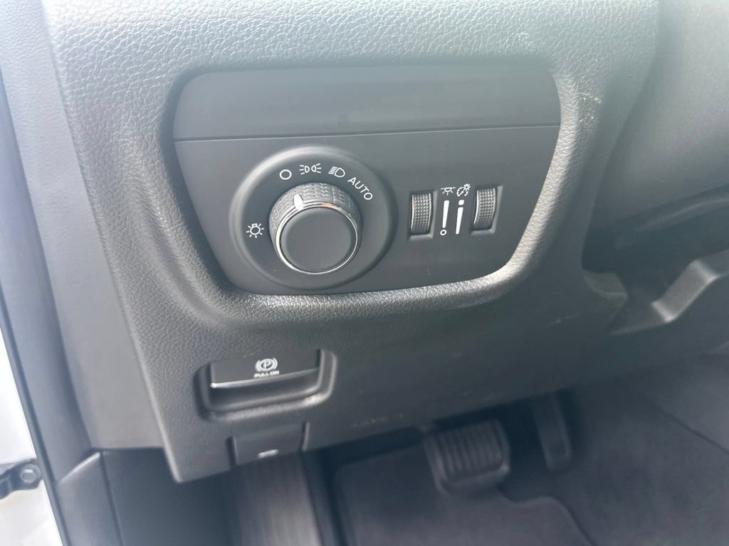 Used 2024 Jeep Grand Cherokee Laredo X w/ Luxury Tech Group I RWD image 15