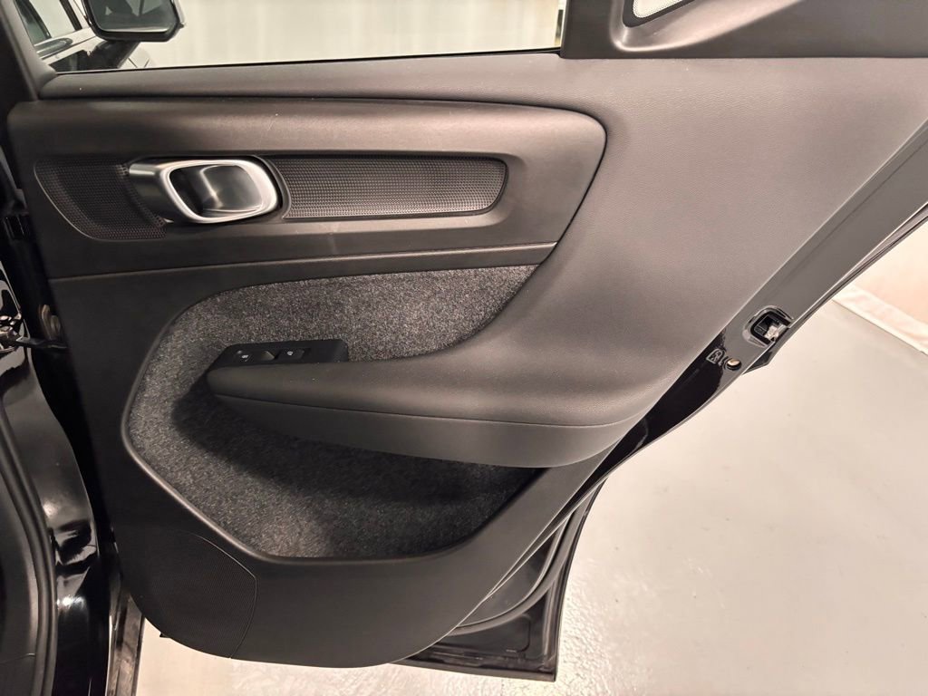 Certified 2025 Volvo XC40 B5 Plus image 26